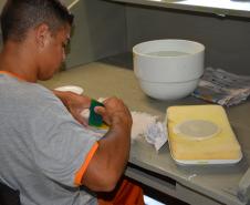 O Paraná colocou em funcionamento uma unidade prisional considerada modelo em tratamento penal no país. De regime fechado, a Penitenciária Central do Estado - Unidade de Progressão, localizada no Complexo Penitenciário de Piraquara, é um lugar em que os presos dedicam-se o dia todo a atividades educacionais e de trabalho. Curitiba, 22/03/2017