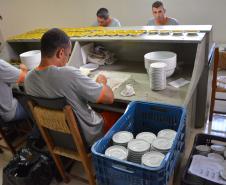 O Paraná colocou em funcionamento uma unidade prisional considerada modelo em tratamento penal no país. De regime fechado, a Penitenciária Central do Estado - Unidade de Progressão, localizada no Complexo Penitenciário de Piraquara, é um lugar em que os presos dedicam-se o dia todo a atividades educacionais e de trabalho. Curitiba, 22/03/2017