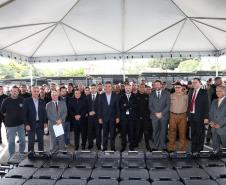 O governador Beto Richa e o secretário estadual da Segurança Pública e Administração Penitenciária, Wagner Mesquita, entregam mais 160 pistolas da marca Glock para a Polícia Civil e 45 viaturas para o Departamento Penitenciário do Paraná (Depen).  As entregas fazem parte do programa Paraná Seguro da Secretaria de Segurança Pública e Administração Penitenciária.Curitiba, 10/04/2017.Foto: Orlando Kissner/ANPr