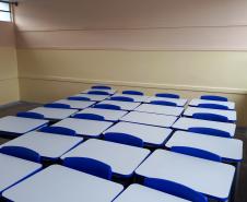 O Colégio Estadual Romário Martins, Piraquara, Região Metropolitana de Curitiba está revitalizado. O Programa Mãos Amigas finalizou na última semana a pintura dos muros, da fachada, das salas de aula e das paredes externas e internas da escola, além de reparos nos forros e novas instalações elétricas. Tudo para beneficiar mais de 1.500 estudantes dos ensinos fundamental e médio.Curitiba, 20/10/2017.Foto: Divulgação SEED