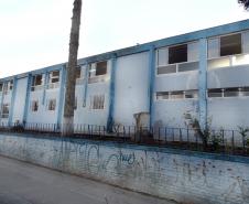 O Colégio Estadual Romário Martins, Piraquara, Região Metropolitana de Curitiba está revitalizado. O Programa Mãos Amigas finalizou na última semana a pintura dos muros, da fachada, das salas de aula e das paredes externas e internas da escola, além de reparos nos forros e novas instalações elétricas. Tudo para beneficiar mais de 1.500 estudantes dos ensinos fundamental e médio.Curitiba, 20/10/2017.Foto: Divulgação SEED