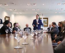 O governador Carlos Massa Ratinho Junior entregou nesta quarta-feira armas, rádios comunicadores e veículos de escolta ao Departamento Penitenciário do Paraná (Depen). O objetivo é equipar e modernizar o sistema prisional do Estado. Curitiba, 08/05/2019. Foto: José Fernando Ogura/ANPr