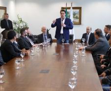 O governador Carlos Massa Ratinho Junior entregou nesta quarta-feira armas, rádios comunicadores e veículos de escolta ao Departamento Penitenciário do Paraná (Depen). O objetivo é equipar e modernizar o sistema prisional do Estado. Curitiba, 08/05/2019. Foto: José Fernando Ogura/ANPr