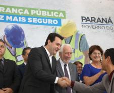 O governador Carlos Massa Ratinho Junior confirmou nesta quarta-feira (18) investimentos do Estado em pacote de obras da área da Segurança Pública. Serão construídas cadeias públicas em Foz do Iguaçu, Londrina, Ponta Grossa e Guaíra e delegacias em Araucária, Almirante Tamandaré e Colombo. A solenidade foi no Palácio Iguaçu, com a presença do secretário da Segurança Pública, Romulo Marinho Soares. Curitiba,18/09/2019 Foto:Jaelson Lucas / AEN