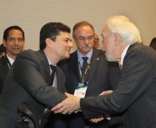 O governador Carlos Massa Ratinho Junior e o ministro da Justiça Sergio Moro, participaram da Encontro do Conselho Nacional de Secretários de Estado da Justiça, Cidadania, Direitos Humanos e Administração Penitenciária, que realiza-se no Palácio Iguaçu. Participaram: os secretários: de Segurança Pública, cel. Romulo Marinho Soares; entre outros.Curitiba, 04-10-19.Foto: Arnaldo Alves / AEN.