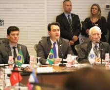 O governador Carlos Massa Ratinho Junior e o ministro da Justiça Sergio Moro, participaram da Encontro do Conselho Nacional de Secretários de Estado da Justiça, Cidadania, Direitos Humanos e Administração Penitenciária, que realiza-se no Palácio Iguaçu. Participaram: os secretários: de Segurança Pública, cel. Romulo Marinho Soares; entre outros.Curitiba, 04-10-19.Foto: Arnaldo Alves / AEN.