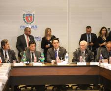 O governador Carlos Massa Ratinho Junior e o ministro da Justiça Sergio Moro, participaram da Encontro do Conselho Nacional de Secretários de Estado da Justiça, Cidadania, Direitos Humanos e Administração Penitenciária, que realiza-se no Palácio Iguaçu. Participaram: os secretários: de Segurança Pública, cel. Romulo Marinho Soares; entre outros.Curitiba, 04-10-19.Foto: Arnaldo Alves / AEN.