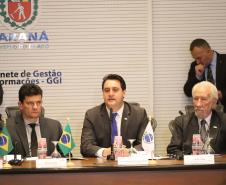 O governador Carlos Massa Ratinho Junior e o ministro da Justiça Sergio Moro, participaram da Encontro do Conselho Nacional de Secretários de Estado da Justiça, Cidadania, Direitos Humanos e Administração Penitenciária, que realiza-se no Palácio Iguaçu. Participaram: os secretários: de Segurança Pública, cel. Romulo Marinho Soares; entre outros.Curitiba, 04-10-19.Foto: Arnaldo Alves / AEN.