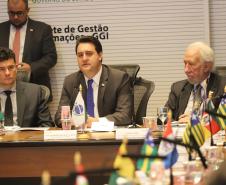 O governador Carlos Massa Ratinho Junior e o ministro da Justiça Sergio Moro, participaram da Encontro do Conselho Nacional de Secretários de Estado da Justiça, Cidadania, Direitos Humanos e Administração Penitenciária, que realiza-se no Palácio Iguaçu. Participaram: os secretários: de Segurança Pública, cel. Romulo Marinho Soares; entre outros.Curitiba, 04-10-19.Foto: Arnaldo Alves / AEN.