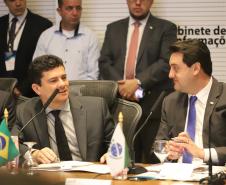 O governador Carlos Massa Ratinho Junior e o ministro da Justiça Sergio Moro, participaram da Encontro do Conselho Nacional de Secretários de Estado da Justiça, Cidadania, Direitos Humanos e Administração Penitenciária, que realiza-se no Palácio Iguaçu. Participaram: os secretários: de Segurança Pública, cel. Romulo Marinho Soares; entre outros.Curitiba, 04-10-19.Foto: Arnaldo Alves / AEN.