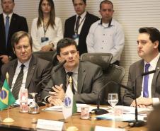 O governador Carlos Massa Ratinho Junior e o ministro da Justiça Sergio Moro, participaram da Encontro do Conselho Nacional de Secretários de Estado da Justiça, Cidadania, Direitos Humanos e Administração Penitenciária, que realiza-se no Palácio Iguaçu. Participaram: os secretários: de Segurança Pública, cel. Romulo Marinho Soares; entre outros.Curitiba, 04-10-19.Foto: Arnaldo Alves / AEN.