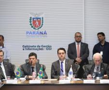 O governador Carlos Massa Ratinho Junior e o ministro da Justiça Sergio Moro, participaram da Encontro do Conselho Nacional de Secretários de Estado da Justiça, Cidadania, Direitos Humanos e Administração Penitenciária, que realiza-se no Palácio Iguaçu. Participaram: os secretários: de Segurança Pública, cel. Romulo Marinho Soares; entre outros.Curitiba, 04-10-19.Foto: Arnaldo Alves / AEN.