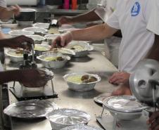 Convênio permite mão de obra de presos do regime fechado em empresa de alimentação de Cascavel