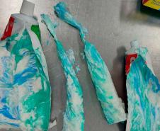 Agentes da PECO impedem entrada de drogas aos presos em tubos de creme dental