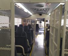 Paraná recebe do governo federal mais dois ônibus adaptados para transporte de presos