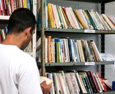 Depen recebe doação de livros do Ministério da Justiça