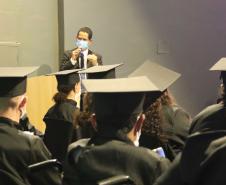 Convênios do Departamento Penitenciário com outras instituições proporcionam os cursos de qualificação profissional aos presos, que serão ampliados neste semestre. As novas penitenciárias já virão com a estrutura montada para oferecer a capacitação.