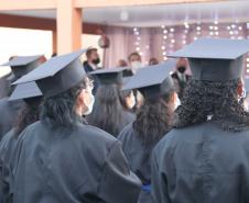 Convênios do Departamento Penitenciário com outras instituições proporcionam os cursos de qualificação profissional aos presos, que serão ampliados neste semestre. As novas penitenciárias já virão com a estrutura montada para oferecer a capacitação.