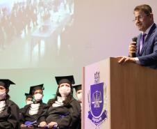 Convênios do Departamento Penitenciário com outras instituições proporcionam os cursos de qualificação profissional aos presos, que serão ampliados neste semestre. As novas penitenciárias já virão com a estrutura montada para oferecer a capacitação.