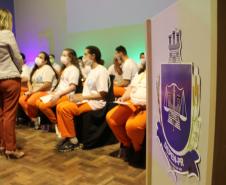 Convênios do Departamento Penitenciário com outras instituições proporcionam os cursos de qualificação profissional aos presos, que serão ampliados neste semestre. As novas penitenciárias já virão com a estrutura montada para oferecer a capacitação.