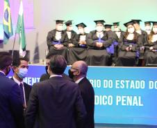 Convênios do Departamento Penitenciário com outras instituições proporcionam os cursos de qualificação profissional aos presos, que serão ampliados neste semestre. As novas penitenciárias já virão com a estrutura montada para oferecer a capacitação.