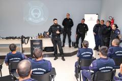 Polícia Penal do Paraná ministra instruções de técnicas não letais a 60 alunos da Guarda Municipal de Londrina