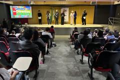 Policial penal Marilu da Costa recebe homenagem por seu trabalho em prol dos direitos humano no sistema prisional do Paraná