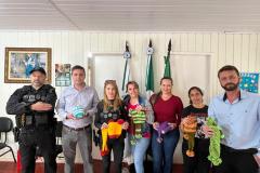 PPPR doa 590 peças de inverno a crianças de instituições sociais de Pitanga, Santa Maria do Oeste e Mato Rico