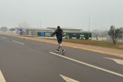 Corredor de rua percorre 18 km com o propósito de destacar o trabalho da Polícia Penal em Cascavel