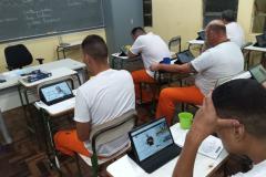 Polícia Penal inova na educação de apenados com o uso de tablets na Unidade de Progressão de Ponta Grossa
