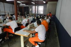 Curso de Costura Industrial qualifica pessoas privadas de liberdade na Penitenciária Estadual de Londrina