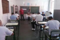 Presos custodiados em unidades penais de Londrina participaram da segunda fase do vestibular da Universidade Estadual de Londrina (UEL). 
