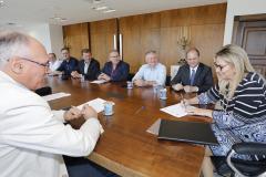Governadora Cida Borghetti, assina convênio para contrução de 3 novos presídios. Participaram: deputado federal Ricardo Barros, cel. Hélio, entre outros.Curitiba, 20-12-18.Foto: Arnaldo Alves / ANPr