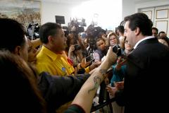 O governador Carlos Massa Ratinho Junior confirmou nesta quarta-feira (18) investimentos do Estado em pacote de obras da área da Segurança Pública. Serão construídas cadeias públicas em Foz do Iguaçu, Londrina, Ponta Grossa e Guaíra e delegacias em Araucária, Almirante Tamandaré e Colombo. A solenidade foi no Palácio Iguaçu, com a presença do secretário da Segurança Pública, Romulo Marinho Soares. Curitiba,18/09/2019 Foto:Jaelson Lucas / AEN