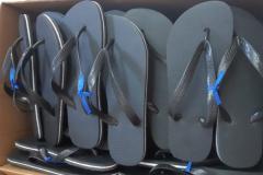 Detentos da unidade prisional de Castro produzem chinelos
