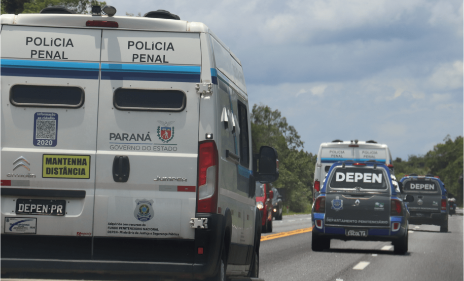 Operação integrada transfere 50 presos do Litoral para a Casa de Custódia de Piraquara