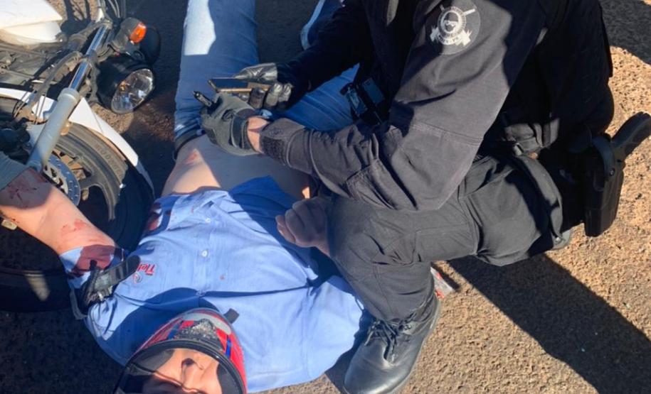 Em Londrina, policiais penais prestam primeiros socorros a vítima de acidente de trânsito