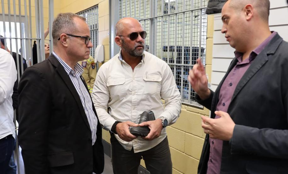 Secretário Hudson faz visita técnica em duas unidades prisionais no interior do Estado