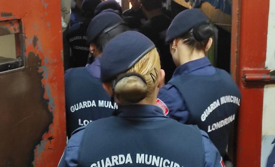 Polícia Penal do Paraná ministra instruções de técnicas não letais a 60 alunos da Guarda Municipal de Londrina