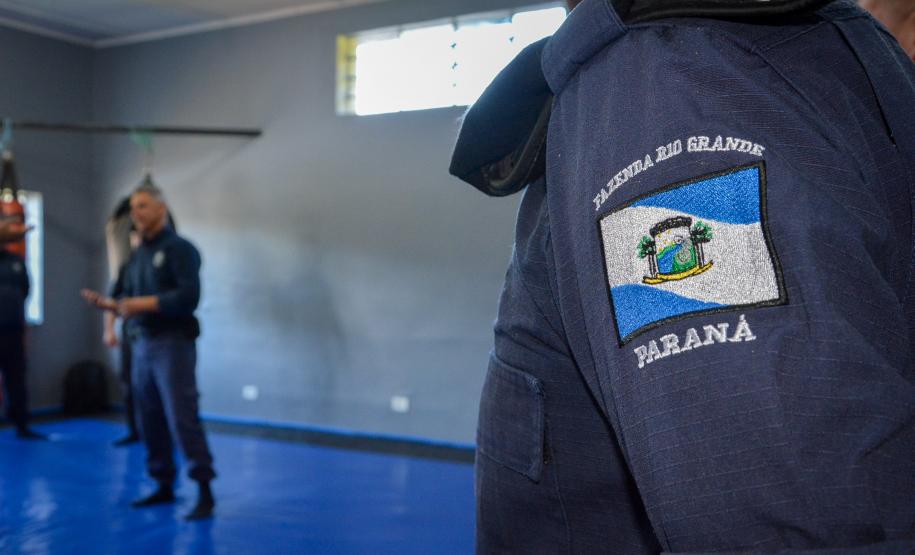 Polícia Penal do Paraná capacita 60 guardas municipais em imobilização e algemamento