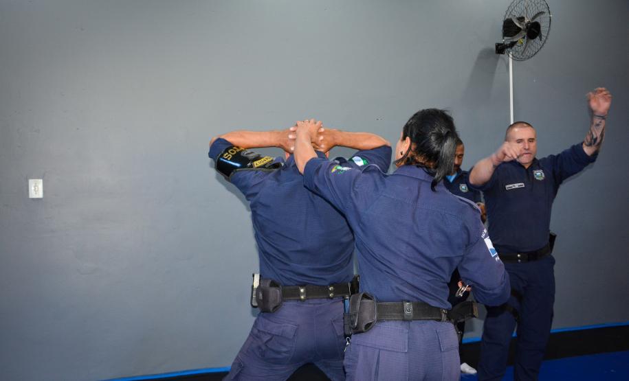 Polícia Penal do Paraná capacita 60 guardas municipais em imobilização e algemamento