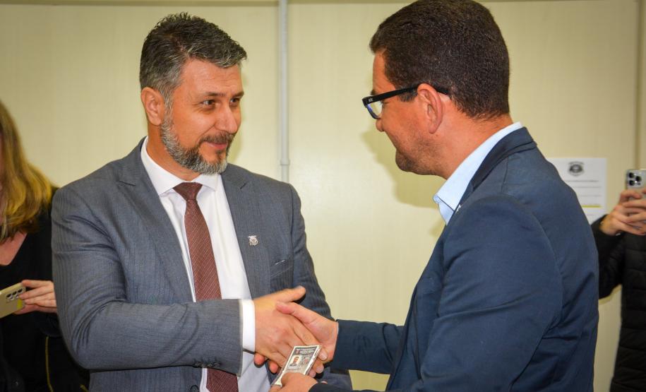 Polícia Penal do Paraná inicia entrega de novas identidades funcionais aos servidores