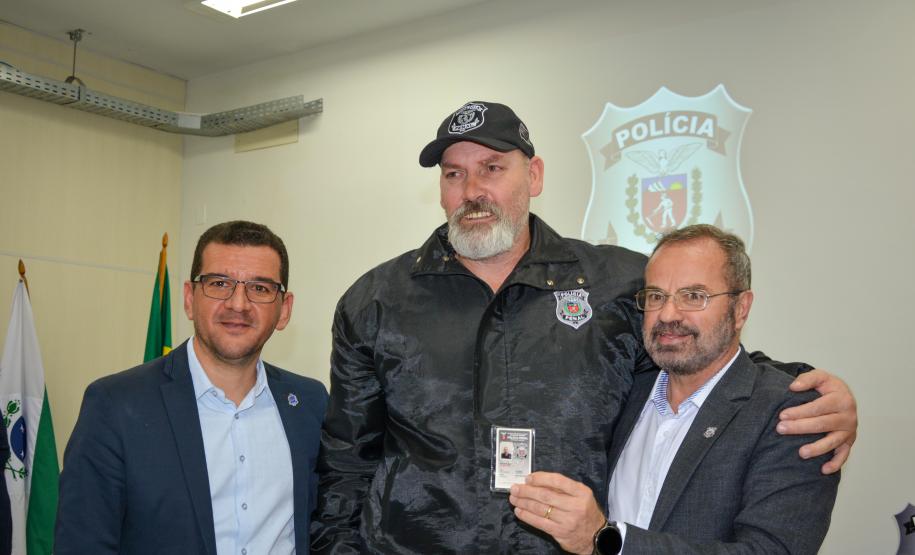 Polícia Penal do Paraná inicia entrega de novas identidades funcionais aos servidores