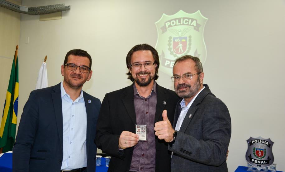 Polícia Penal do Paraná inicia entrega de novas identidades funcionais aos servidores