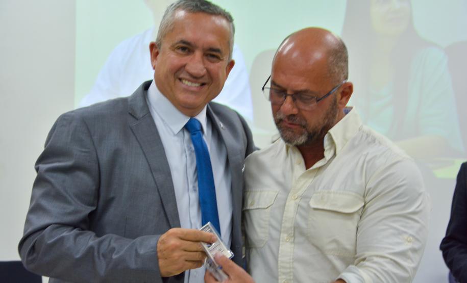 Polícia Penal do Paraná inicia entrega de novas identidades funcionais aos servidores