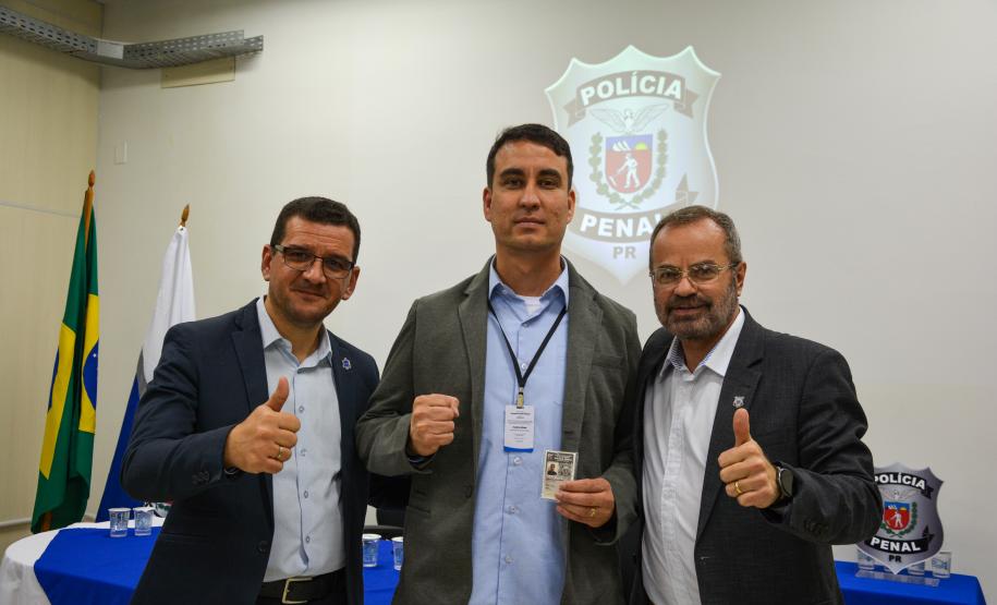 Polícia Penal do Paraná inicia entrega de novas identidades funcionais aos servidores