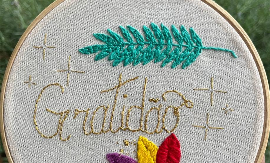 Produção artesanal de apenados é difundida na feira educacional de Londrina