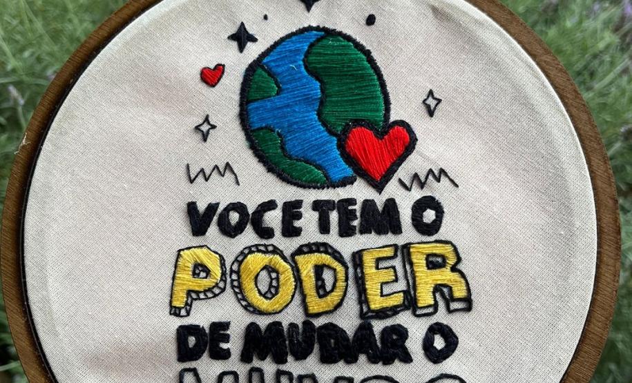 Produção artesanal de apenados é difundida na feira educacional de Londrina