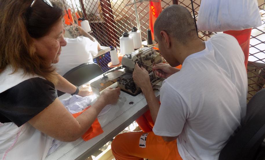 Em Maringá, 36 detentos formam-se em curso de assistente de costura