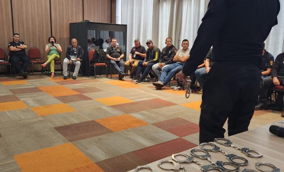 Polícia Penal do Paraná ministra treinamento para agentes penitenciários do Paraguai